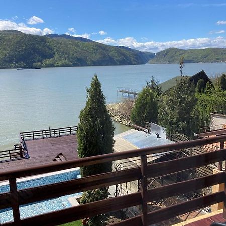 Pension La Ponton Ieşelniţa Buitenkant foto