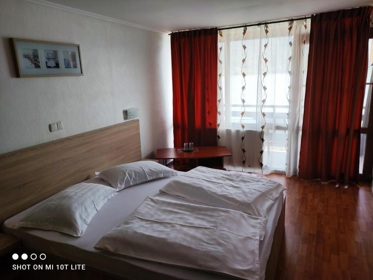 Pension La Ponton Ieşelniţa Buitenkant foto
