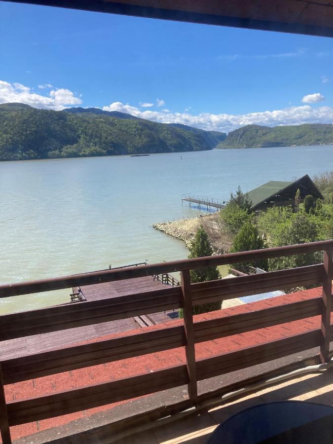 Pension La Ponton Ieşelniţa Buitenkant foto
