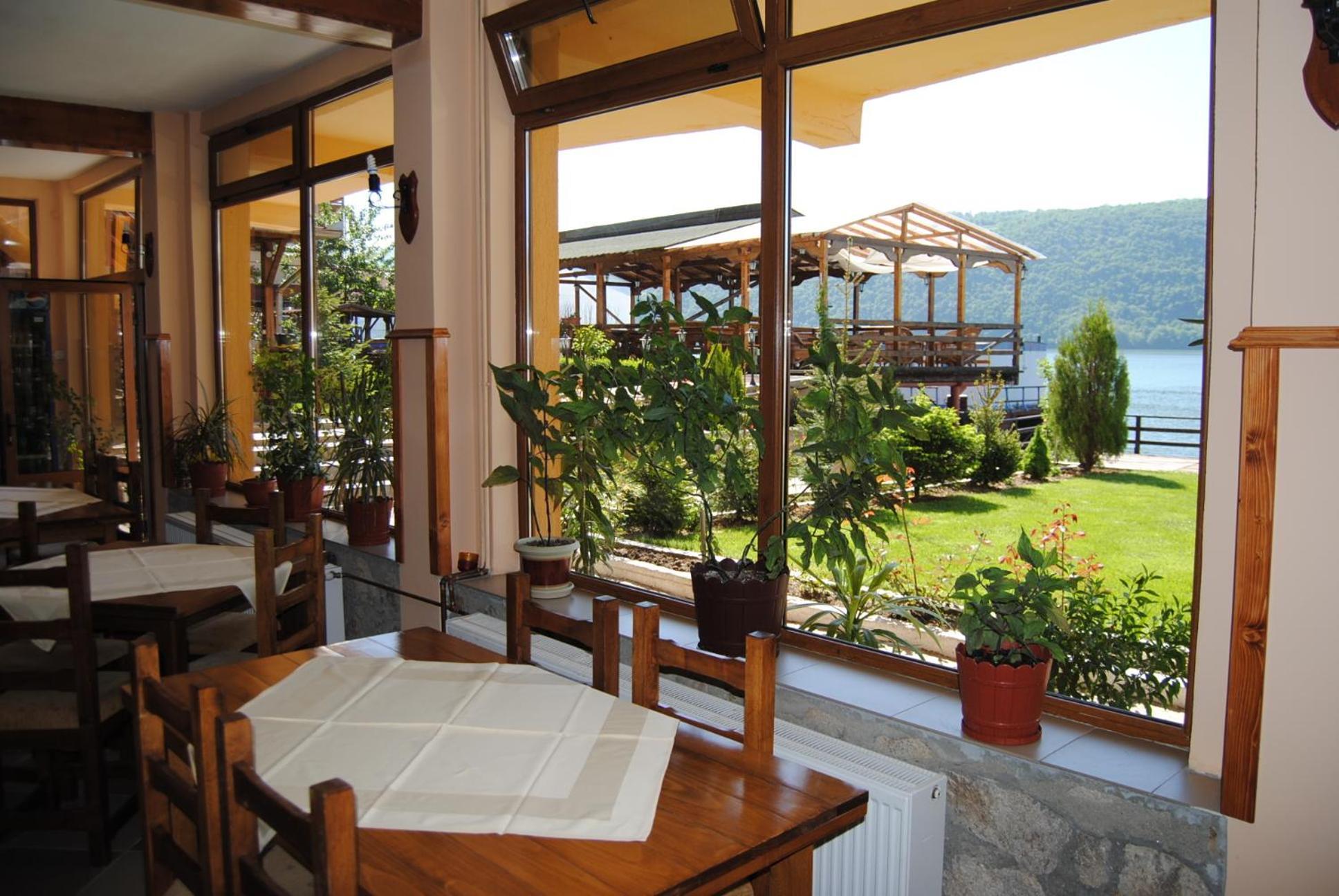 Pension La Ponton Ieşelniţa Buitenkant foto