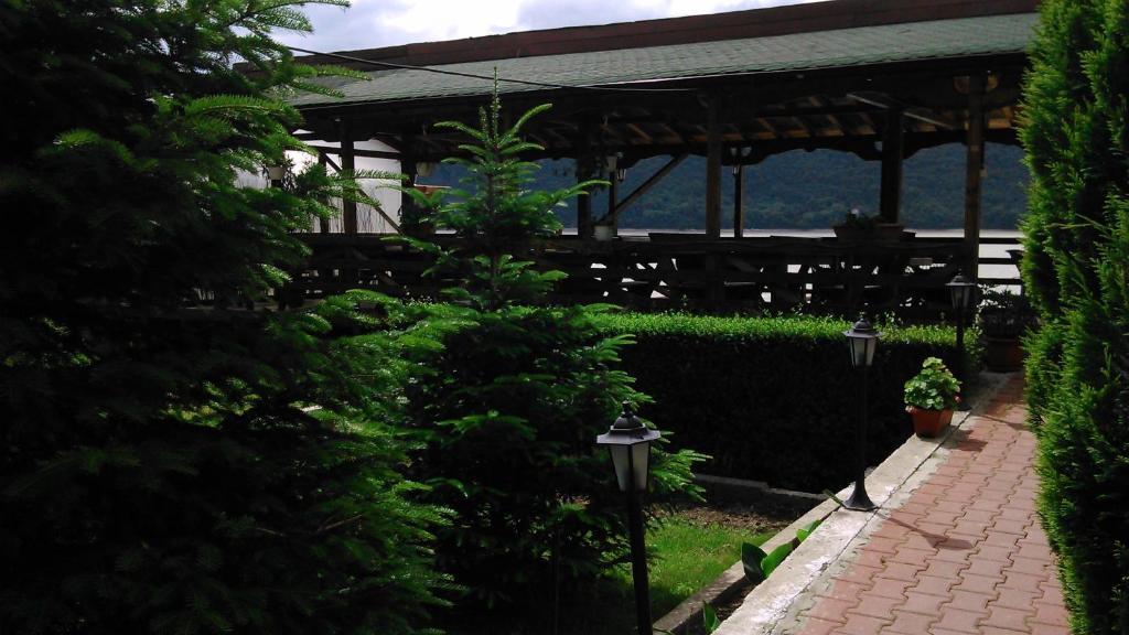 Pension La Ponton Ieşelniţa Buitenkant foto